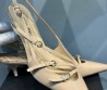 Женские кожаные туфли Miu Miu 2023 бежевые лакированные