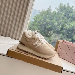 Женские замшевые кроссовки New Balance x Miu Miu 2023 бежевые