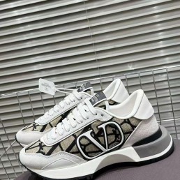 Женские комбинированные кроссовки Valentino 2024 белые с бежевым