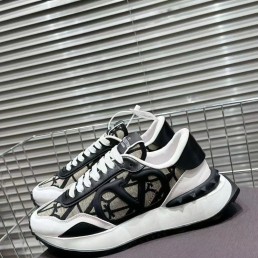 Женские комбинированные кроссовки Valentino 2024 бежевые с черным