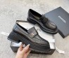 Женские кожаные лоферы Chanel 2023 черные с прострочкой
