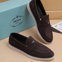 Мужские замшевые лоферы Prada 2024 коричневые