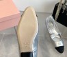 Женские кожаные туфли Miu Miu 2024 серебристые с черным