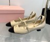Женские кожаные туфли Miu Miu 2024 бежевые с черным лакированные