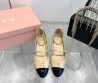 Женские кожаные туфли Miu Miu 2024 бежевые с черным лакированные