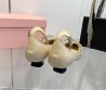 Женские кожаные туфли Miu Miu 2024 бежевые с черным лакированные