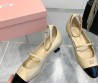 Женские кожаные туфли Miu Miu 2024 бежевые с черным лакированные