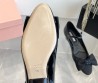 Женские кожаные туфли Miu Miu 2024 с бантом черные лакированные