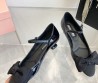 Женские кожаные туфли Miu Miu 2024 с бантом черные лакированные