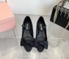 Женские велюровые туфли Miu Miu 2024 с бантом черные