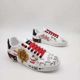 Женские кожаные кроссовки Dolce & Gabbana 2024 белые с красными шнурками