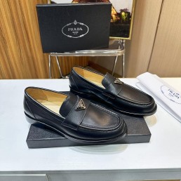 Мужские кожаные лоферы Prada 2024 черные с прострочкой