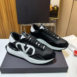 Мужские кожаные кроссовки Valentino 2024 черные с белым