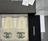 Женские меховые шлепанцы Chanel 2024 белые со стразами