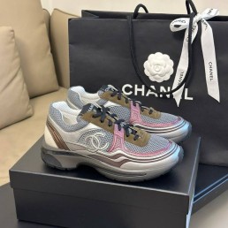 Женские комбинированные кроссовки Chanel 2024 серые
