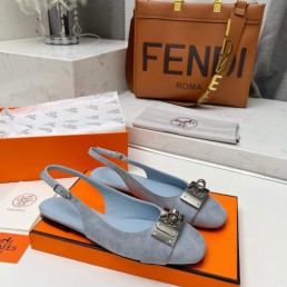 Женские замшевые туфли Hermes 2024 голубые с пряжкой с палладиевым покрытием