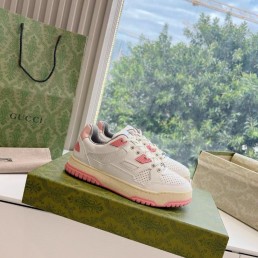 Женские кожаные кроссовки Gucci 2024 со вставками из каучука белые с розовым