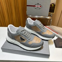 Мужские кожаные кроссовки Prada 2024 серые с бежевой вставкой под рептилию
