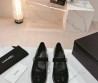 Женские кожаные туфли Chanel 2024 черные с ремешком лакированные