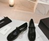 Женские кожаные туфли Chanel 2024 черные с ремешком лакированные
