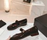 Женские кожаные туфли Chanel 2024 бордовые с ремешком лакированные