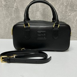 Женская кожаная сумка Miu Miu 2024 черная 26х19х9
