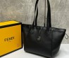 Женская кожаная сумка Fendi 2024 черная 27х25х12