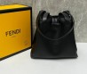 Женская кожаная сумка Fendi 2024 черная 27х25х12