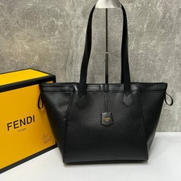 Женская кожаная сумка Fendi 2024 черная 27х25х12