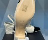 Женские кожаные босоножки Chanel 2024 молочные с черным носом