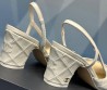 Женские кожаные босоножки Chanel 2024 молочные с черным носом