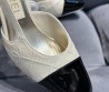Женские кожаные босоножки Chanel 2024 молочные с черным носом