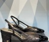 Женские кожаные босоножки Chanel 2024 черные с лакированным носом