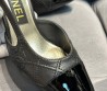 Женские кожаные босоножки Chanel 2024 черные с лакированным носом