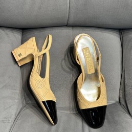 Женские кожаные босоножки Chanel 2024 бежевые с лакированным носом