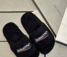 Женские меховые шлепанцы Balenciaga 2024 черные