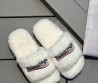 Женские меховые шлепанцы Balenciaga 2024 молочные