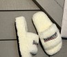 Женские меховые шлепанцы Balenciaga 2024 молочные