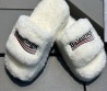 Женские меховые шлепанцы Balenciaga 2024 молочные