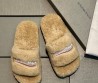 Женские меховые шлепанцы Balenciaga 2024 бежевые