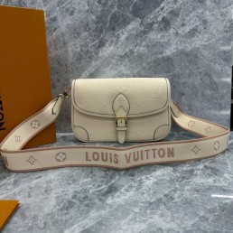 Женская кожаная сумка Louis Vuitton 2024 белая 25х16х9