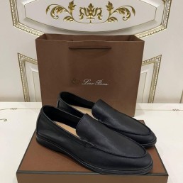 Мужские кожаные лоферы черные Loro Piana 2024 с черной подошвой