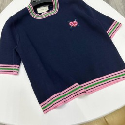 Женская трикотажная футболка Gucci 2024 темно-синяя с розовым и зеленым