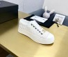 Женские текстильные кеды Chanel 2024 белые с золотистым значком