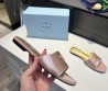 Женские кожаные шлепки Prada 2024 розовые с золотистым логотипом