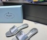 Женские кожаные шлепки Prada 2024 серебристые с логотипом