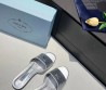 Женские кожаные шлепки Prada 2024 серебристые с логотипом