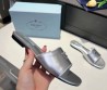 Женские кожаные шлепки Prada 2024 серебристые с логотипом