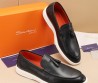 Мужские кожаные лоферы Santoni 2024 черные гладкие с кисточками