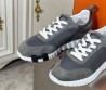 Мужские комбинированные кроссовки Hermes 2024 серые с серой буквой на подошве